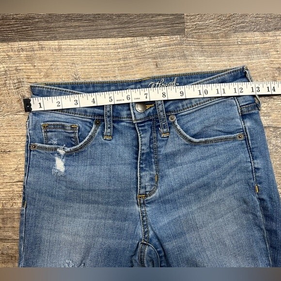 Universal Thread High Rise Jegging Medium Wash Ripped Distressed, Size 00/24R - Picture 9 of 10